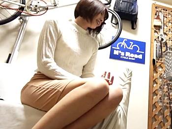 《熟女ナンパ》サドルからはみ出したお尻がエロいチャリンコおばさんを部屋に連れ込み、即ハメ激ピスしたら火がついて…！