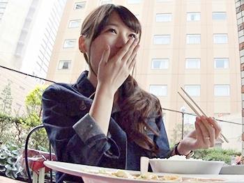 【ナンパ】口説きに口説いてGETした可愛い人妻がトイレでフェラ抜きスマホ撮り…またまた口説いてラブホでAV撮影！