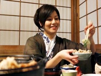 以前一度だけ抱いたことのあるキャリアな女性と温泉旅行！宿に着き他愛もない話から次第に欲情し、互いを貪る濃厚セックス！
