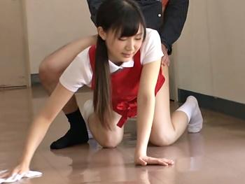 『それでは失礼致します♪』いきなり即尺の家事代行サービス…!?掃除・洗濯…常にハメっぱなし!!お掃除フェラはサービス！