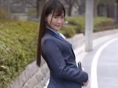 【清純×OL】会社内で人気者の爽やかな美少女OLをホテルに連れ込み、服を脱がせて肉棒を突き立てる激しいピストン！