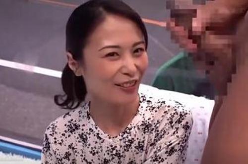 『えぇ…、正直旦那より全然大きいです…少し挿れたいかも…♡』【MM号】セックスが下手な短小旦那！30代奥様が他人の肉棒挿入を希望！
