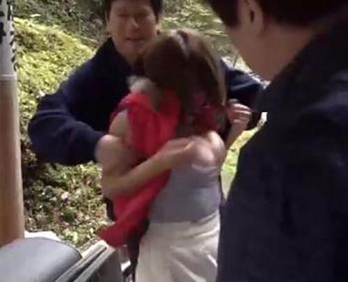《中出しレイプ》『1人でキャンプしてて楽しくないでしょ！俺らと遊ぼうぜ〜ｗ』【人妻】巨乳の若奥様を陵辱…泣き叫ぶけど容赦なく