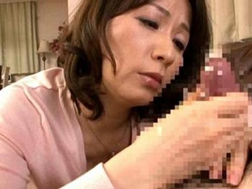 【近親相姦】親戚のおばさんが誘惑してくるので我慢できずにNTRセックスしてしまったw