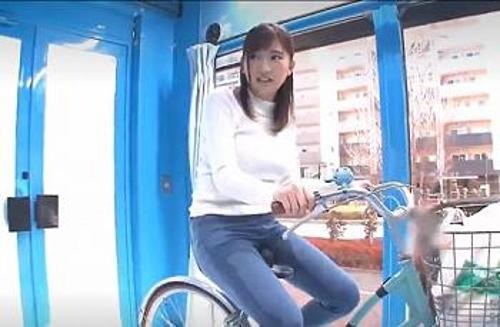 『あぁぁ、出ちゃう…あぁ、ダメぇぇぇ！！』【MM号】お金欲しさに騙されて大量潮吹き！罰ゲームで他人の肉棒を生挿入され大量中出し！