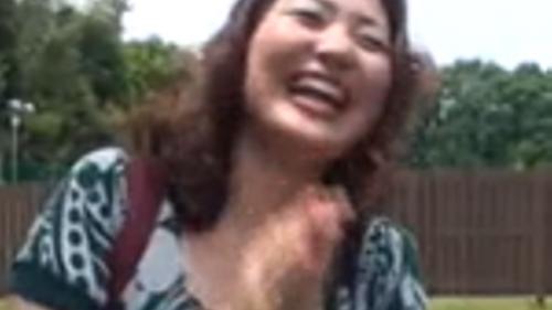 平成の熟女ギャル奥様を路上ナンパし野外でハメ撮り中出し
