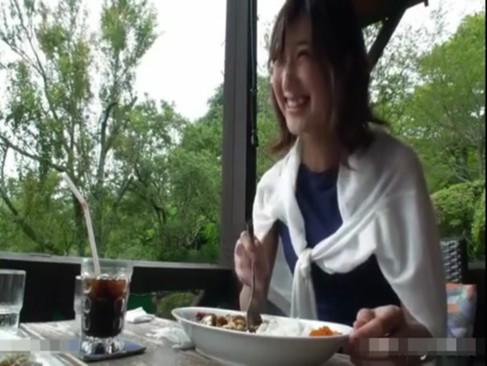 大自然の野外でのフェラやハメ撮りは拒否されたけどホテルでは痴女奥様でした