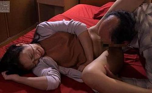 『こんなオバサン犯さないでよぉ…』【人妻】変態上司に強引に膣奥に貫かれたおばさん！《強姦》 - 私立ワレメ学園