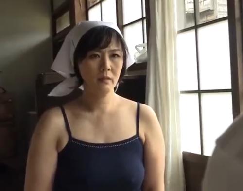 【おばさん】家のお手伝いをしてくれる熟女がムチムチでエロい体だったので我慢できずにセックスしちゃうw