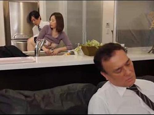 【おばさん】『主人には内緒でお願いしますね♡』【人妻】旦那の粗チンでは満足できない奥様が部下のデカチンに悶絶…痙攣イキまくり！