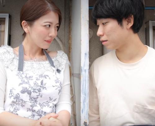 【人妻】キレイな熟女奥様がまさかのお隣の若者との不倫セックス、夫には内緒の関係で燃え上がる熟女