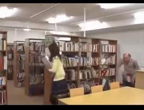 《衝撃》図書館でハゲオヤジに襲われて必死に逃げるけど…【お嬢様JK】タイツを引き裂かれて…キチガイに無理やり挿入《中出しレイプ》