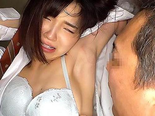 『ひぃ…や、めて…お願いします…』【JK】ゴミ野郎に無理やり肉棒をねじ込まれた女子！《レ●プ》