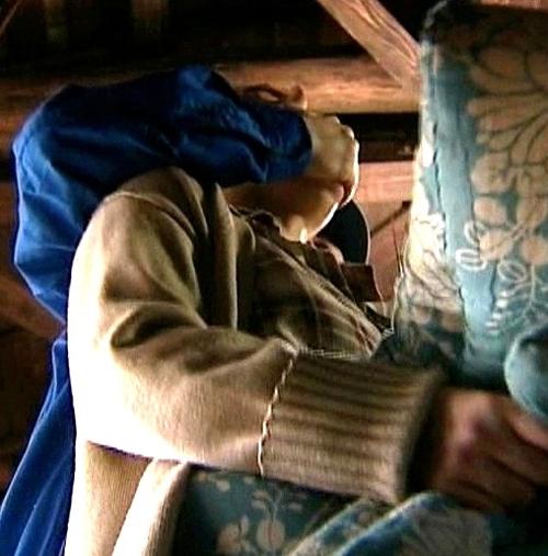 『お願い、離してください…！』【人妻】カス野郎に強引にオメコにハメハメされた奥さん！《レｘプ》