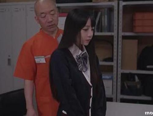 『うぅ…本当に挿れるんですかぁ、あぁあ！』【JK】ゴミカス店長にセックスされて快楽落ちする女の子！《レイプ》