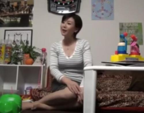 【人妻ナンパ】キレイな熟女がナンパ男の部屋にカメラがあるとは知らずに初対面のオチンチンに大興奮して乱れまくり