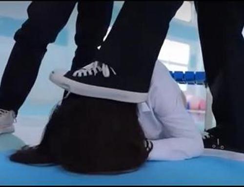 『あうぅ…ダメ、イッちゃうぅ！』【女教師】変態男に拒絶したのにオマンコに貫かれた美人！《レイプ》