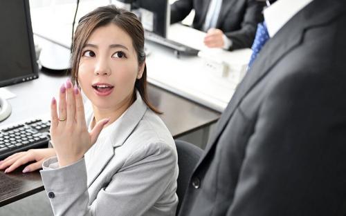 【吉澤友貴】憧れの先輩美女と出張先の支店で再会！仕事終わりに酒を飲み記憶が飛んで気がつけば人妻マンコに中出しセックス