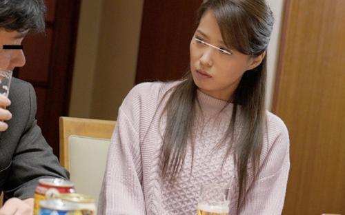 【通野未帆】清楚な巨乳美人の奥さんに一目惚れ！上司を酔い潰し誘惑して他人棒で激突き