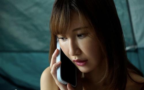 【天川そら】町内キャンプに1人で参加した美人妻！テント内で中年オヤジに寝取られ凄テクに理性崩壊