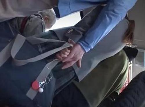 『あのぉ…その子、嫌がってますよね？』【JK】クズ犯罪者に嫌がっているのに膣奥に挿れられた娘！《レイプ》