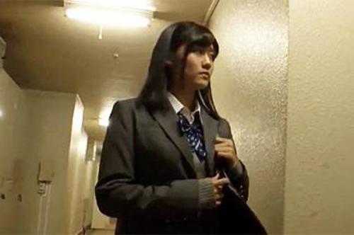 『嫌だぁ…パンツ降ろさないでぇ！！』【JK】カス教師にセックスされて精子で汚された少女！《レ○プ》