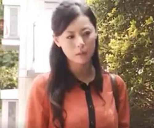 『んぐぅ…こんなオバサン犯してどうするのよぉ…』【人妻】鬼畜レイプ犯に力づくで巨根ペニスを挿入された熟女！《強姦》