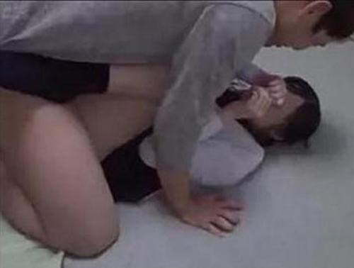 『やっぱり女子校生マンコは最高だぜ〜』【JK】ゴミカスレイプ魔に無理やりデカチンを貫かれた女の子！《レイプ》
