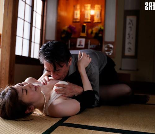 『奥はダメぇ…イッちゃうから、あぁああ！』【未亡人】生理的に嫌いなレイプ魔に肉棒で膣奥ガン突きされて悔しいのにイキまくりな妻！《レｘプ》