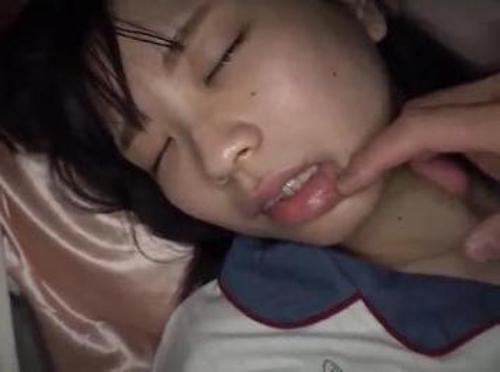 『いやぁ…どうして誰も助けてくれないの…』【JK】最低強姦魔に強引にチンポを突っ込まれた女の子！《昏睡レ●プ》