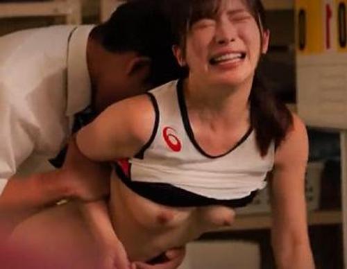 『抵抗したら痛くしちゃうよ〜w』【女教師】ゴミクソ強姦魔にデカチンで凌辱されて性奴隷された美女！《レ●プ》