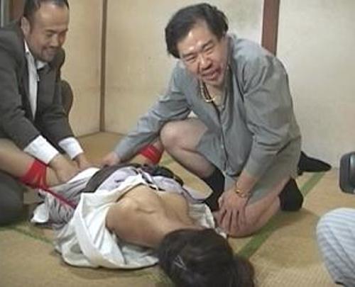 『ねえ、お願い…許して、私こんなオバサンなのよ…』【人妻】生理的に嫌いなレイプ犯に肉棒で凌辱されて屈辱の絶頂イキする熟女！《レイプ》
