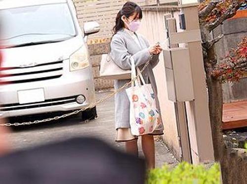 『お願い、こんなオバサン痴漢しないで…』【人妻】ゴミクソ強姦魔に強引に巨根ペニスを挿れられたおばさん！《強姦》