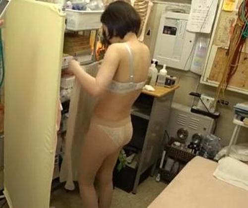 『わ、私おばさんよ…襲わないでぇ！』【人妻】鬼畜レイプ犯に拒絶したのにオマンコにねじ込まれたおばさん！《レイプ》