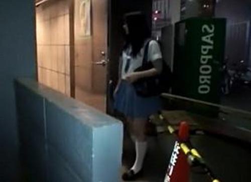 『ひっ…お願い、やめてください…』【JK】最低犯罪者に抵抗したのにオメコに突っ込まれた女の子！《レイプ》