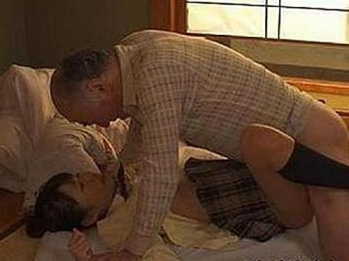 『ひぎゃぁああ、お願い…ちんちん抜いて…』【JK】ゴミ義父にチンチンで奥まで貫かれてモノ扱いされた女の子！《レイプ》