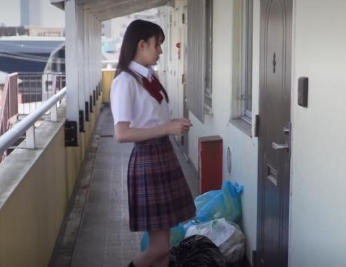 《レイプ》お隣のゴミ部屋に苦情を言いに来たお馬鹿なロリ少女、部屋に監禁されて何度も中出しセックス