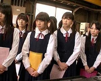 《レイプ》課外授業に訪れた工場で変態大人にチンコぶち込まれちゃうロリ少女たち