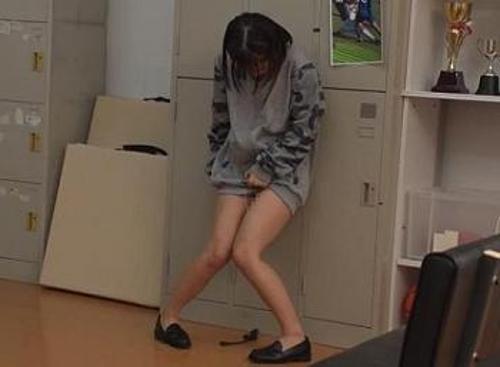 『お願い、もう許して…』【美女】ゴミクソ野郎に拒絶したのにチンポを生ハメされた美人！《レイプ》