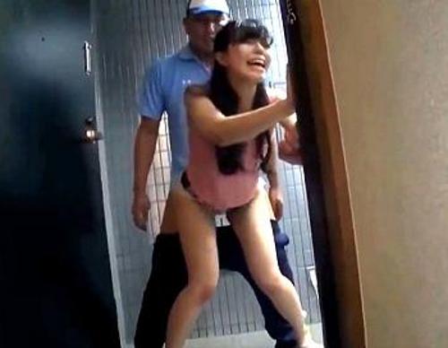 『私達おばさんなのよ…レイプしないでよぉ』【人妻】大嫌いな野郎に容赦なくキツマンに挿れられたオバサン！《強姦》