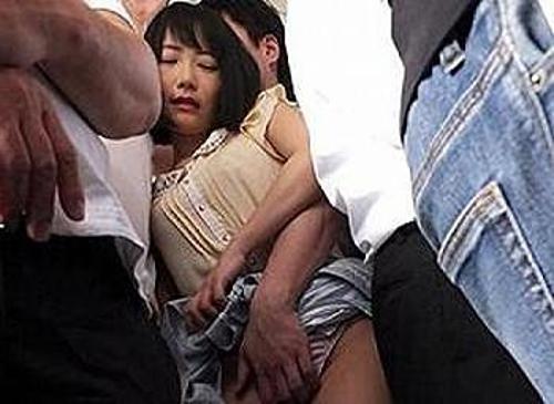 『ひぐぅ…ダメ、もう許してぇ…！！』【JD】変態男に容赦なく肉棒を挿れられた少女！《強姦》