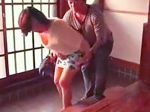 『うぐぅ…私オバサンよ、レイプしないでよぉ…』【人妻家事代行】変態レイプ魔にピストンされて性奴隷された熟女！《レ○プ》