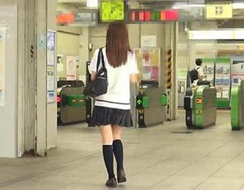 『すみません、やめてもらえますか？』【JK】キチガイ強姦魔にピストンされて悔しいのに感じまくりな娘！《レ○プ》