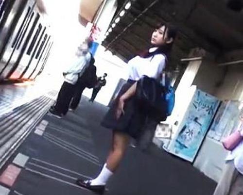 『いやぁぁぁ！お願い、おちんちん挿れないでぇ…』【JK】生理的に嫌いな強姦魔に無理やり割れ目に挿れられた女子！《レ●プ》
