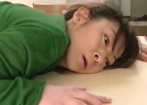 『うぅ…こんなおばさんを痴漢するなんて…』【人妻】死ぬほど嫌いな義父に嫌がっているのに巨根を貫かれたオバサン！《レイプ》