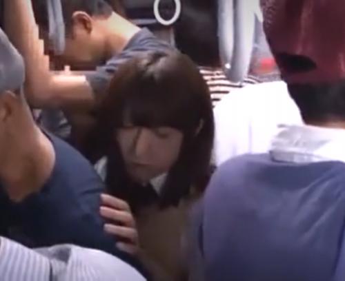 【JK痴漢】チョイぽちゃ巨乳少女がバスで男たちに挟まれて逃げ場なし！生おっぱいモミモミされてどんどん感じちゃうw