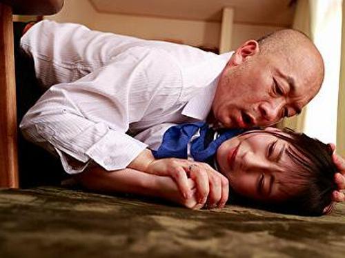 『あなた…ごめんなさい、私イッちゃった…』【人妻JK】変態義父にチンコで鬼ピスされて絶頂イキする女の子！《レ●プ》