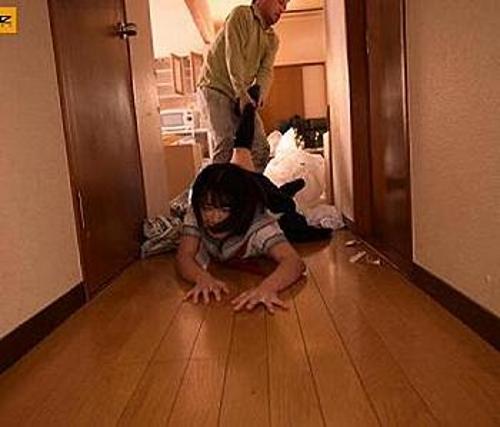 『ひゃぁああ、イッちゃいます…！』【JK】カス野郎に容赦なく小さな割れ目にパコパコされた女子！《レイプ》