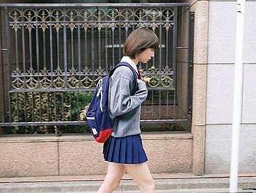 『ち、違う…イッてないです、あぁああ！』【JK】キモレイプ犯に力づくでオメコに突っ込まれた女子！《レ●プ》