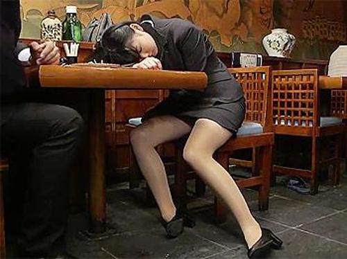 『ごめんなさい、謝るから許して…』【OL】カス上司に抵抗虚しくキツマンにねじ込まれたお姉さん！《昏睡レ○プ》